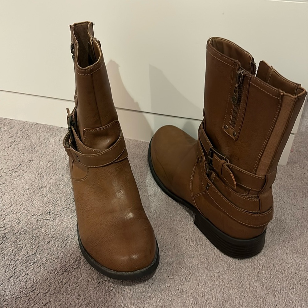 Women’s Leather Boots GUESS
